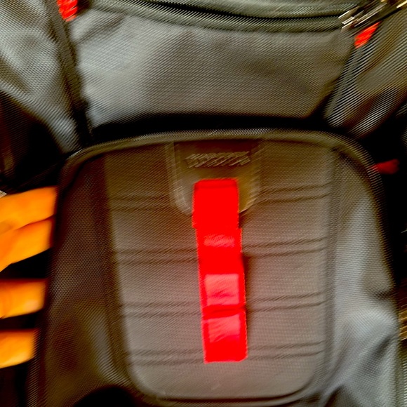 Yorepek Computer and Charging Backpack - Picture 2 of 6